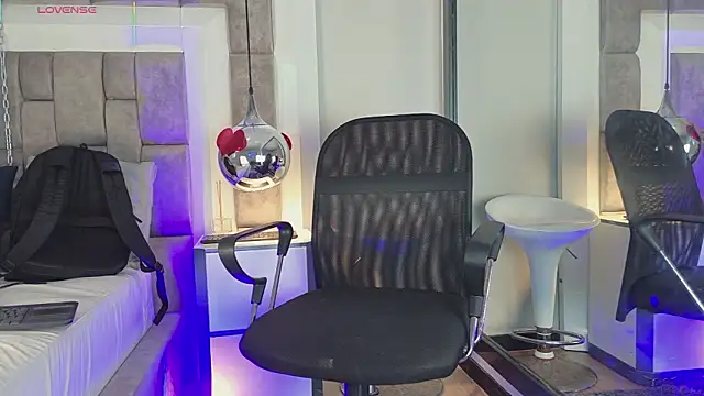 Snapshot of Austin_Reedss chatting on 03-25-26, 01:17 Austin Reedss online show from 03-25-26, 01:17