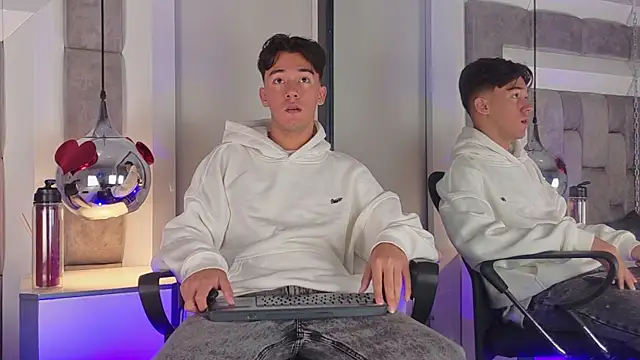 Snapshot of Austin_Reedss chatting on 04-07-26, 01:22 Austin Reedss online show from 04-07-26, 01:22