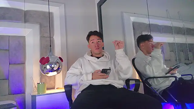 Snapshot of Austin_Reedss chatting on 04-08-26, 01:22 Austin Reedss online show from 04-08-26, 01:22