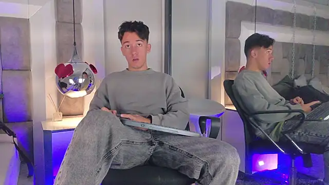 Snapshot of Austin_Reedss chatting on 04-09-26, 02:00 Austin Reedss online show from 04-09-26, 02:00