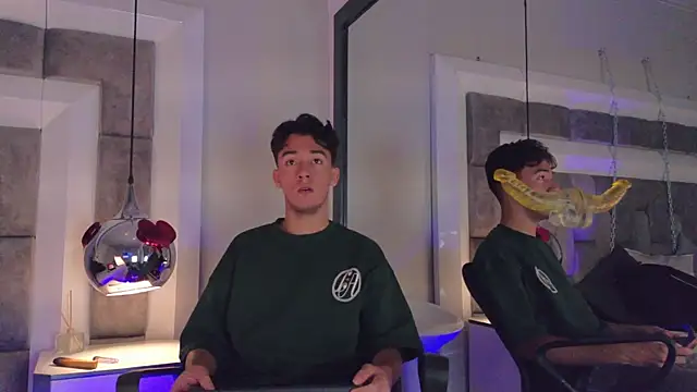 Snapshot of Austin_Reedss chatting on 04-12-26, 12:21 Austin Reedss online show from 04-12-26, 12:21