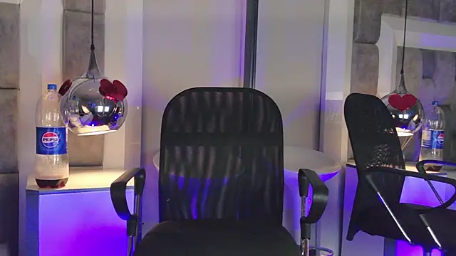 Snapshot of Austin_Reedss chatting on 04-13-26, 12:43 Austin Reedss online show from 04-13-26, 12:43