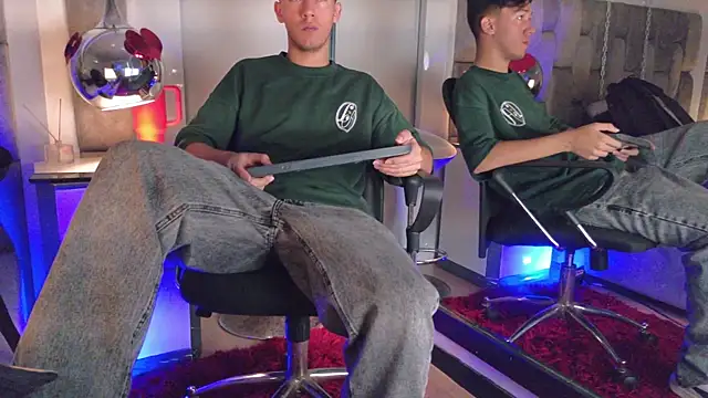 Snapshot of Austin_Reedss chatting on 04-14-26, 01:28 Austin Reedss online show from 04-14-26, 01:28