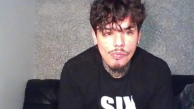 Snapshot of SNAKEARM chatting on 02-26-26, 10:42 SNAKEARM online show from 02-26-26, 10:42