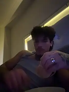 Snapshot of SNAKEARM chatting on 02-28-26, 11:22 SNAKEARM online show from 02-28-26, 11:22