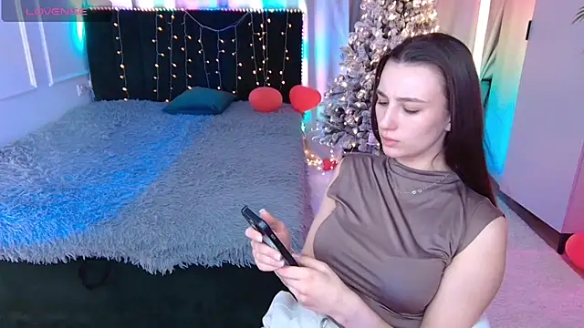 Vivian Wee online show from 02-27-26, 09:15