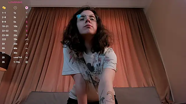 Snapshot of MuiEagan chatting on 04-12-26, 11:48 MuiEagan online show from 04-12-26, 11:48