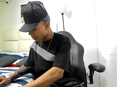 Snapshot of emanuel_23cm chatting on 03-03-26, 02:39 emanuel 23cm online show from 03-03-26, 02:39