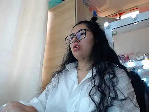 Marian ballesteros online show from 03-25-26, 01:28