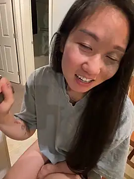 Snapshot of Asianxx chatting on 03-04-26, 05:02 Asianxx online show from 03-04-26, 05:02