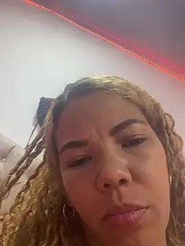 Snapshot of Crespita_Hot23 chatting on 02-25-26, 02:27 Crespita Hot23 online show from 02-25-26, 02:27