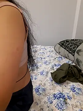 Snapshot of NeetuKumri chatting on 04-07-26, 05:24 NeetuKumri online show from 04-07-26, 05:24