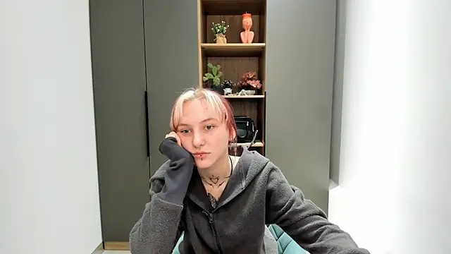 LilySalmond online show from 02-27-26, 10:26