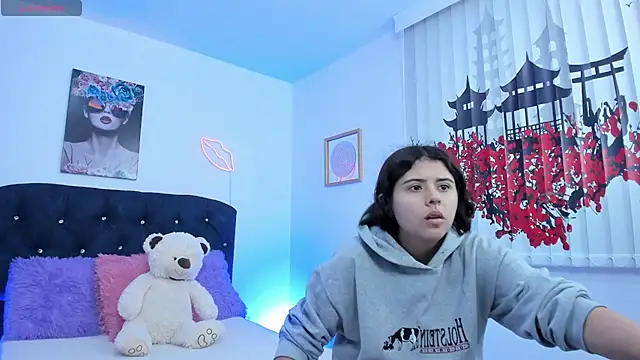 Snapshot of valeria_and_zoe chatting on 03-27-26, 03:01 valeria and zoe online show from 03-27-26, 03:01