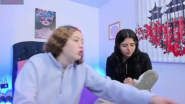 Snapshot of valeria_and_zoe chatting on 03-30-26, 01:45 valeria and zoe online show from 03-30-26, 01:45