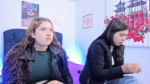 Snapshot of valeria_and_zoe chatting on 04-08-26, 01:33 valeria and zoe online show from 04-08-26, 01:33