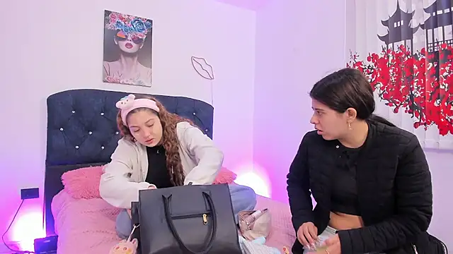 Snapshot of valeria_and_zoe chatting on 04-10-26, 02:11 valeria and zoe online show from 04-10-26, 02:11