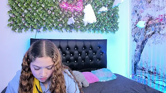 Snapshot of valeria_and_zoe chatting on 04-14-26, 02:34 valeria and zoe online show from 04-14-26, 02:34