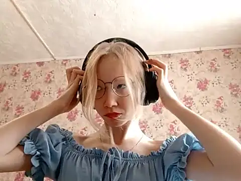 Snapshot of SoniqBliss chatting on 02-27-26, 07:19 SoniqBliss online show from 02-27-26, 07:19