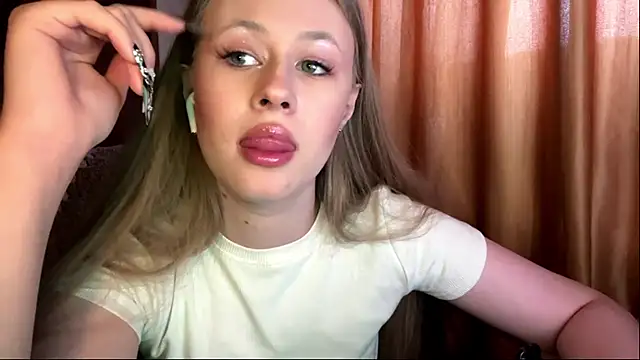 Snapshot of lisa_high chatting on 02-27-26, 08:14 lisa high online show from 02-27-26, 08:14