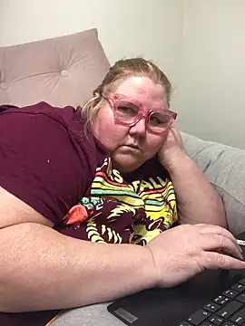 Snapshot of TheMotherPearl chatting on 02-26-26, 02:54 TheMotherPearl online show from 02-26-26, 02:54