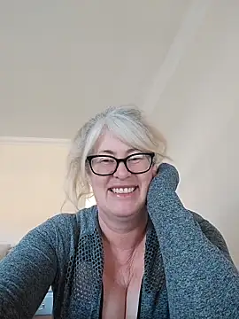 FlirtyFleur-x online show from 04-02-26, 07:06