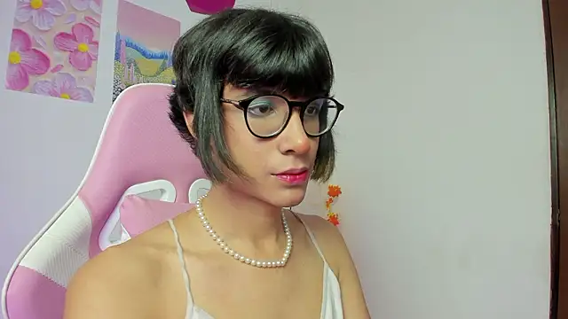 Snapshot of Madeline_21 chatting on 03-04-26, 05:24 Madeline 21 online show from 03-04-26, 05:24