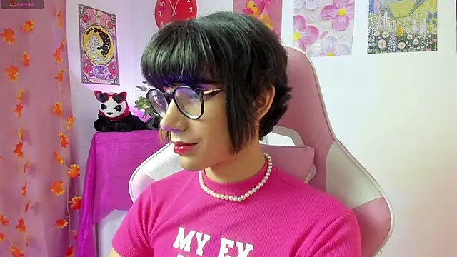 Snapshot of Madeline_21 chatting on 03-06-26, 05:04 Madeline 21 online show from 03-06-26, 05:04