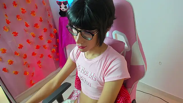 Snapshot of Madeline_21 chatting on 03-09-26, 06:39 Madeline 21 online show from 03-09-26, 06:39