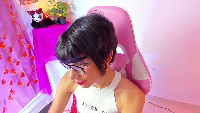 Snapshot of Madeline_21 chatting on 03-11-26, 05:13 Madeline 21 online show from 03-11-26, 05:13