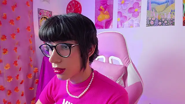 Snapshot of Madeline_21 chatting on 03-13-26, 05:03 Madeline 21 online show from 03-13-26, 05:03