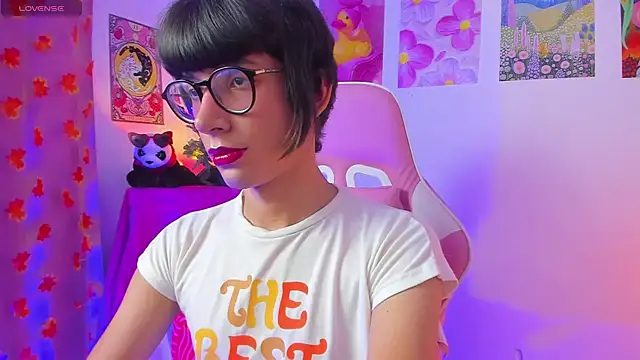 Snapshot of Madeline_21 chatting on 03-15-26, 05:13 Madeline 21 online show from 03-15-26, 05:13