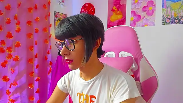 Snapshot of Madeline_21 chatting on 03-22-26, 05:11 Madeline 21 online show from 03-22-26, 05:11