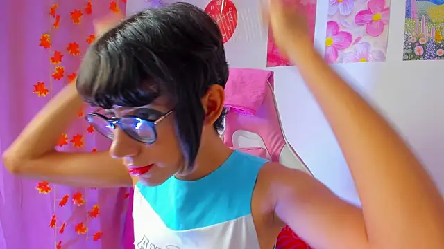 Snapshot of Madeline_21 chatting on 04-09-26, 12:10 Madeline 21 online show from 04-09-26, 12:10