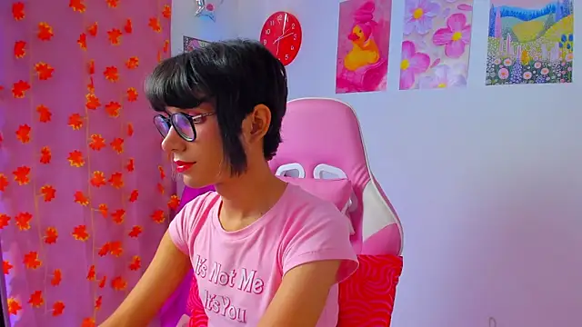 Snapshot of Madeline_21 chatting on 04-12-26, 12:10 Madeline 21 online show from 04-12-26, 12:10