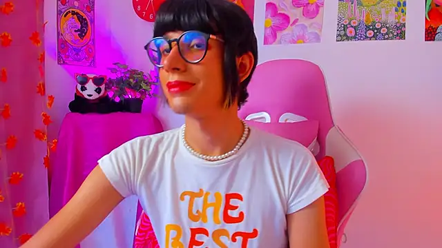 Snapshot of Madeline_21 chatting on 04-13-26, 12:54 Madeline 21 online show from 04-13-26, 12:54