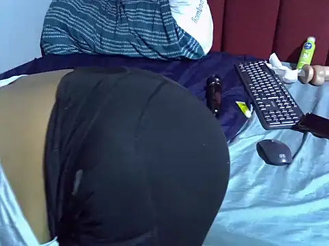 Snapshot of Talia82 chatting on 03-19-26, 04:33 Talia82 online show from 03-19-26, 04:33