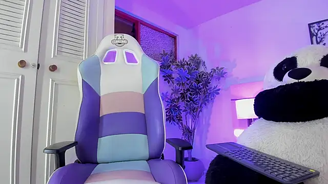 Snapshot of the_villain chatting on 03-02-26, 04:03 the villain online show from 03-02-26, 04:03