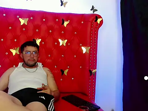 Snapshot of Dominik_pleasure chatting on 03-04-26, 04:18 Dominik pleasure online show from 03-04-26, 04:18