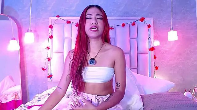 Snapshot of Bella-Sanders chatting on 03-17-26, 12:08 Bella-Sanders online show from 03-17-26, 12:08