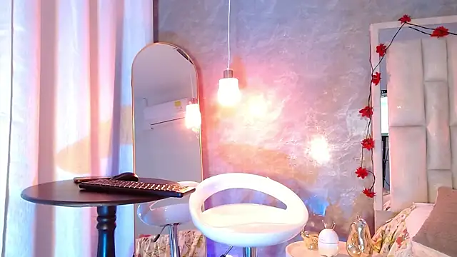 Snapshot of Bella-Sanders chatting on 03-28-26, 11:10 Bella-Sanders online show from 03-28-26, 11:10