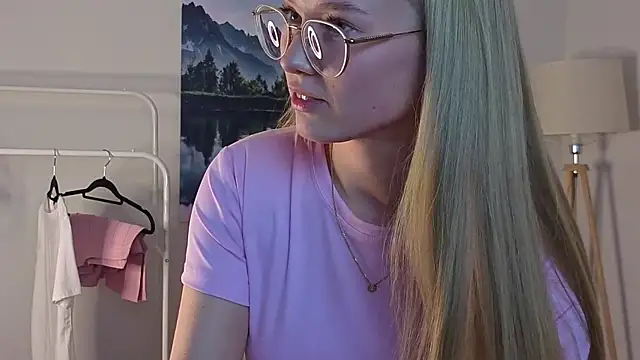 Snapshot of RethaSteimer chatting on 03-03-26, 10:43 RethaSteimer online show from 03-03-26, 10:43