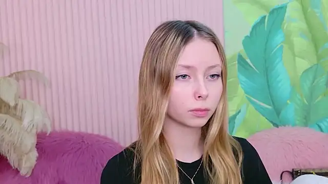 Snapshot of Tessa_Cross chatting on 03-03-26, 08:09 Tessa Cross online show from 03-03-26, 08:09