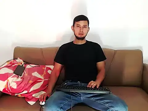 Snapshot of Braxel93 chatting on 03-05-26, 02:40 Braxel93 online show from 03-05-26, 02:40