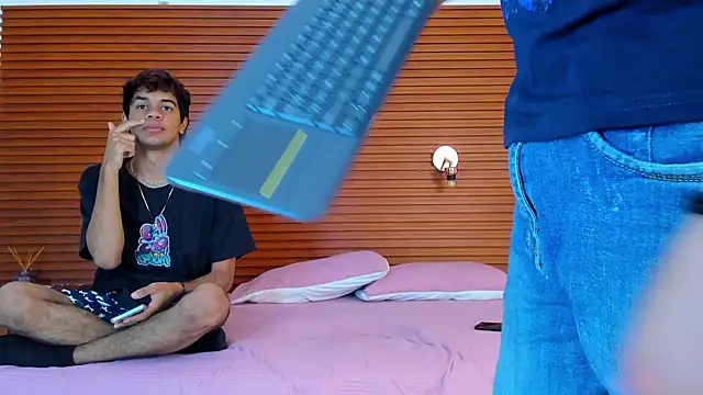 Snapshot of peakk_twiinns chatting on 03-09-26, 11:36 peakk twiinns online show from 03-09-26, 11:36