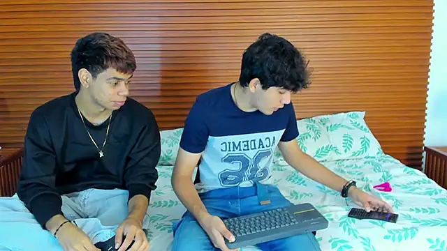 Snapshot of peakk_twiinns chatting on 03-21-26, 11:37 peakk twiinns online show from 03-21-26, 11:37