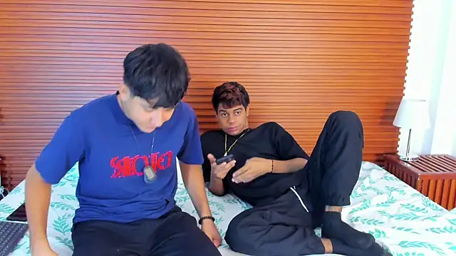 Snapshot of peakk_twiinns chatting on 04-14-26, 11:27 peakk twiinns online show from 04-14-26, 11:27