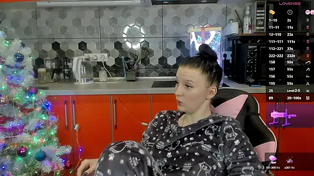 Mary Blu online show from 12-21-24, 02:41