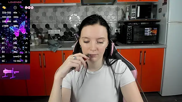 Mary Blu online show from 01-17-25, 01:47
