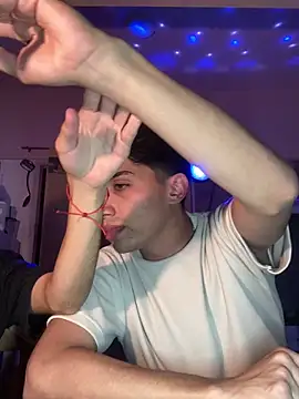 Snapshot of Lucasss2204 chatting on 03-19-26, 04:16 Lucasss2204 online show from 03-19-26, 04:16